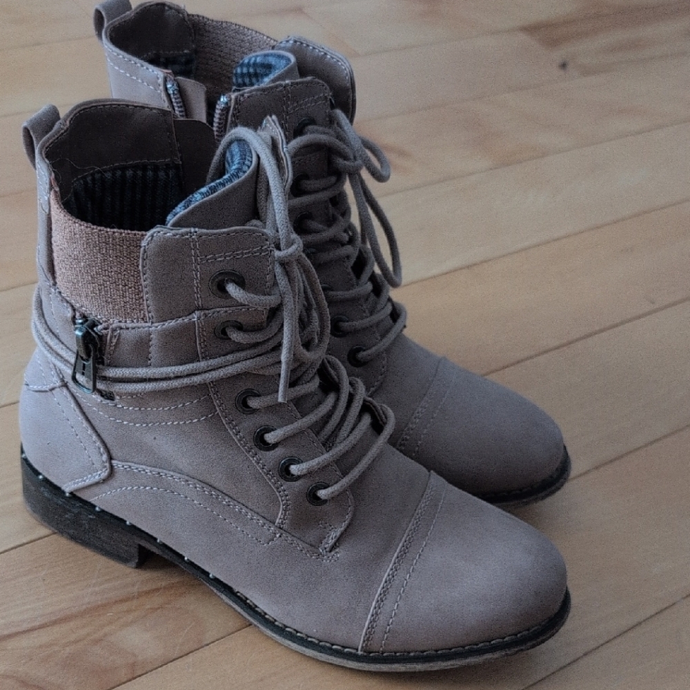 Stylish Tan Lace-Up Ankle Boots